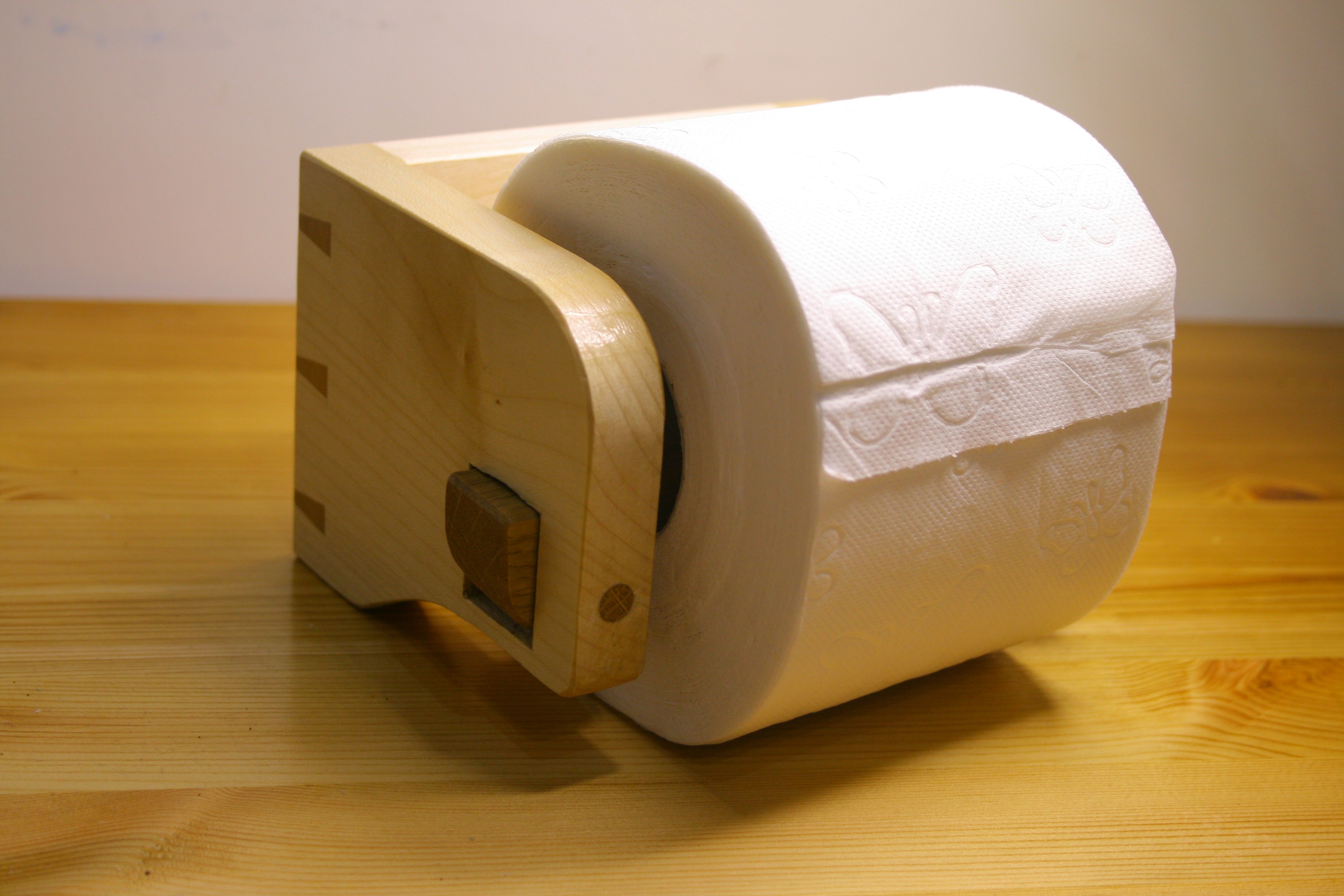 Sycamore toilet paper holder Nr.2 – Woodworking manufactory