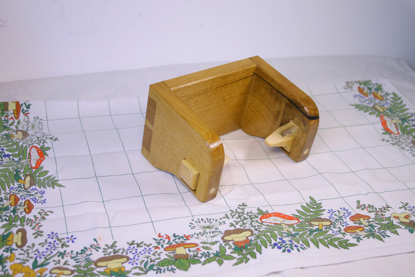 Oak toilet paper holder Nr.15