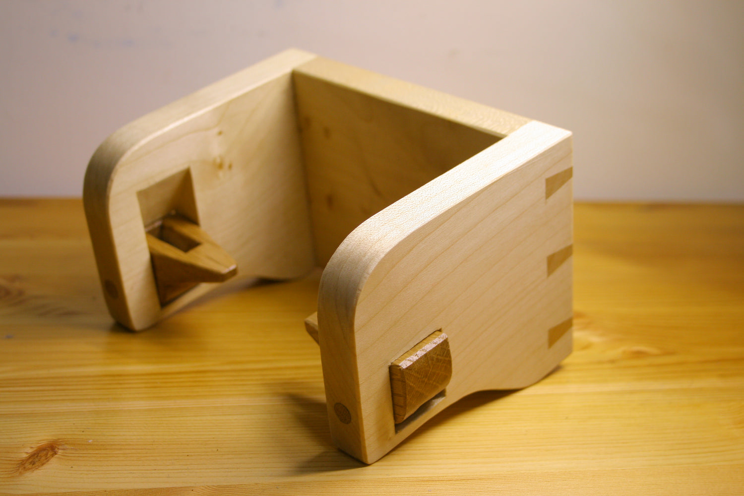 Sycamore toilet paper holder Nr.2 – Woodworking manufactory