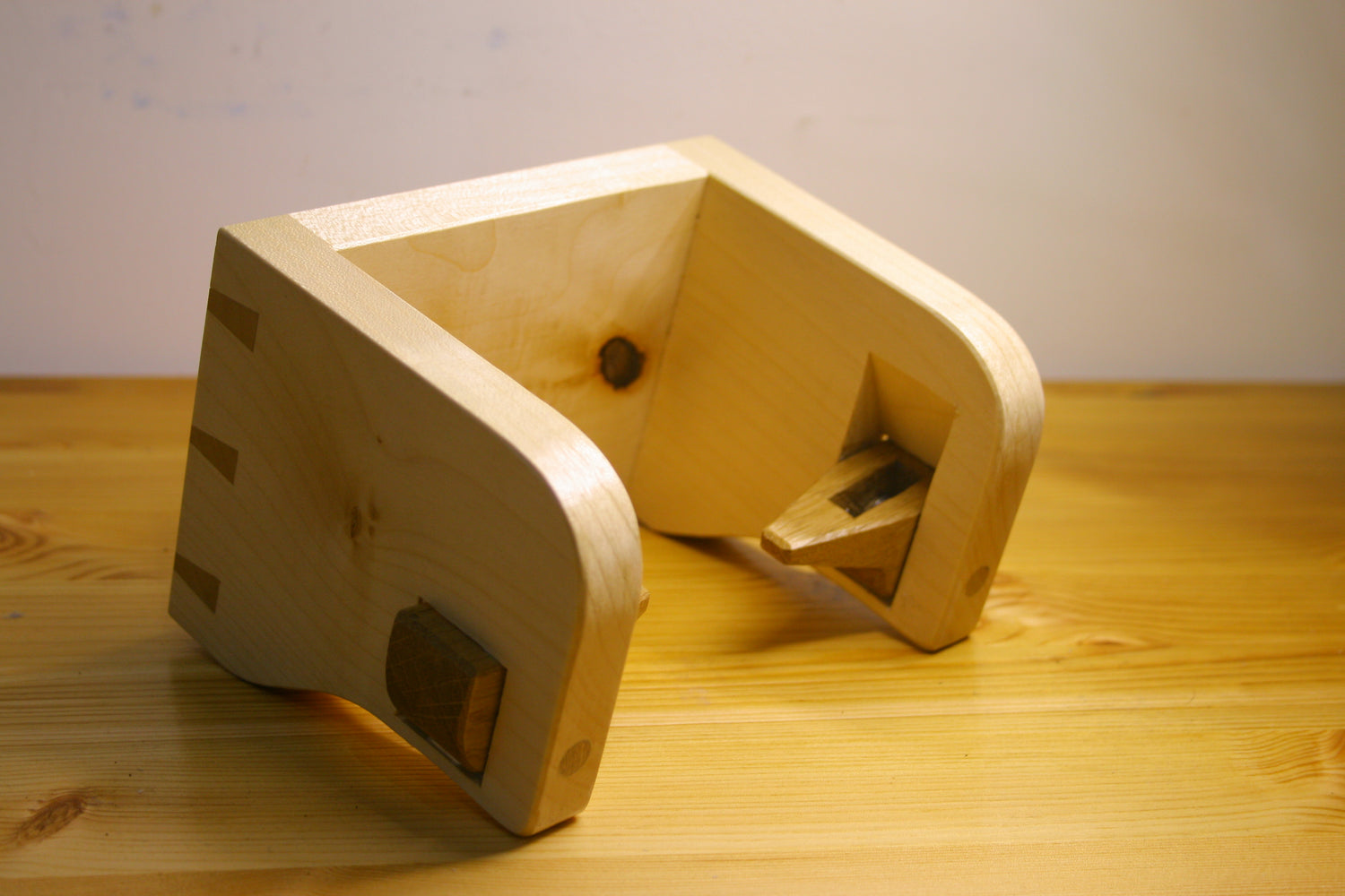 Sycamore toilet paper holder Nr.2 – Woodworking manufactory