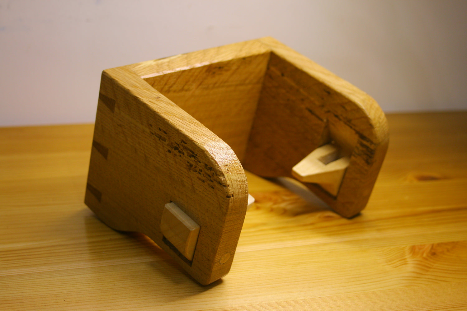 Sycamore toilet paper holder Nr.4 – Woodworking manufactory