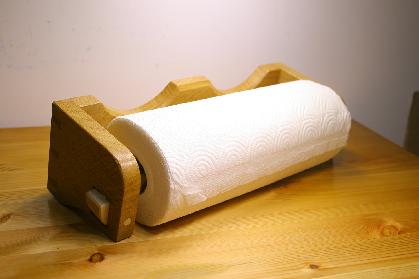 Oak Kitchen paper roll holder Nr.11 – Woodworking manufactory