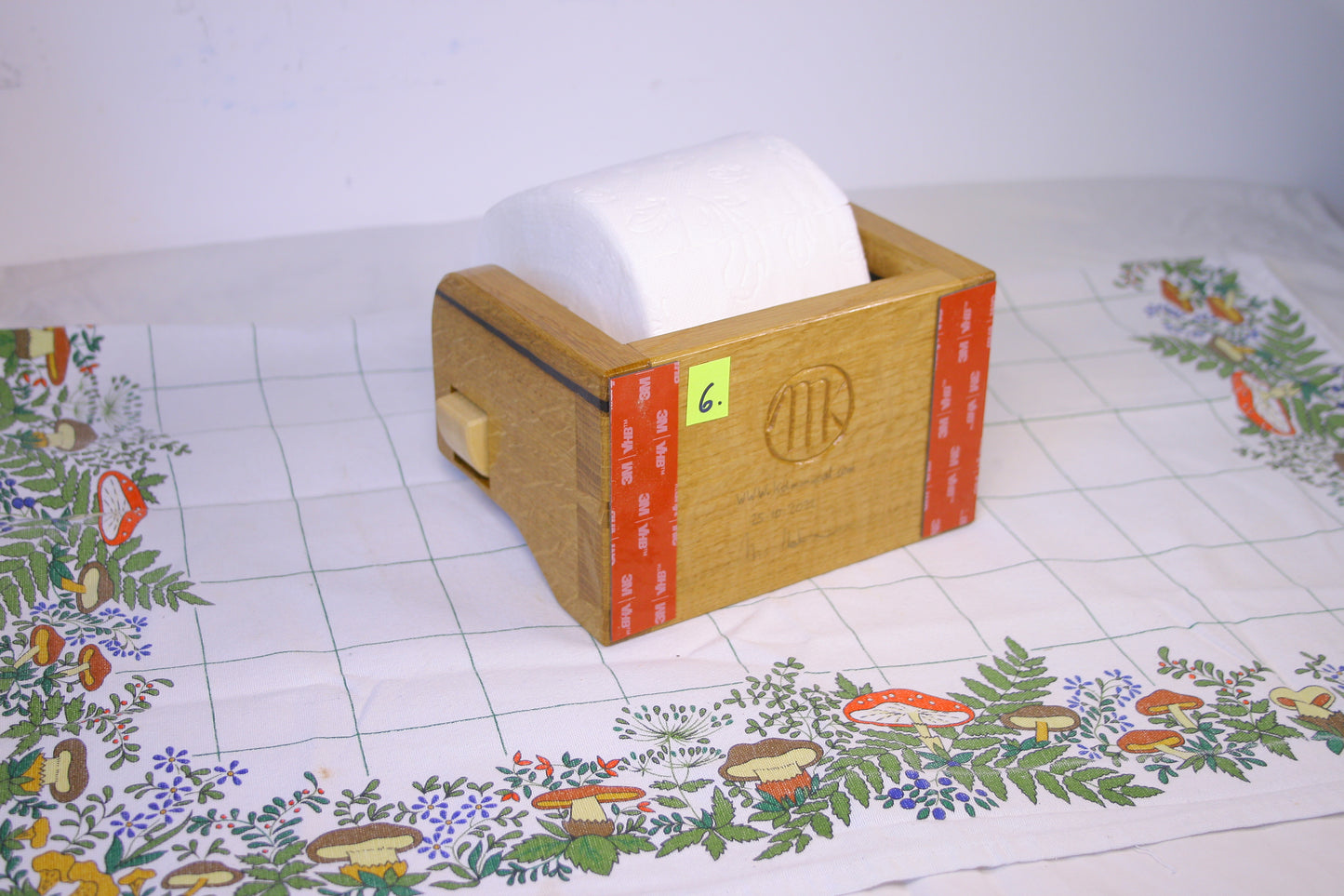Oak toilet paper holder Nr.06