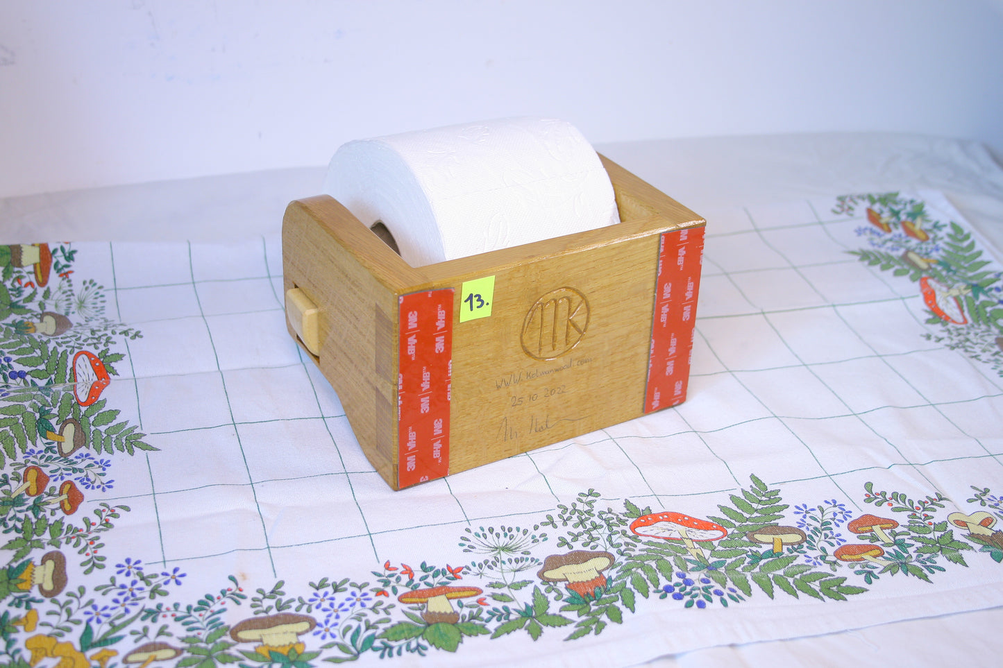 Oak toilet paper holder Nr.13